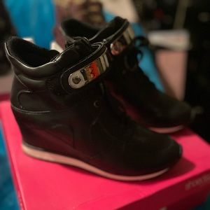 Cleo Shoedazzle Wedge Sneakers Size 9